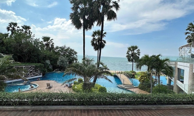 Pattaya Condo | Oceanfront Luxury 2BR Condo with Private Beach and Pool [1 Minute to Beach ]