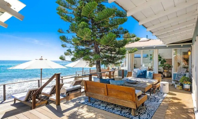 Eastern Malibu House | Oceanfront Malibu home