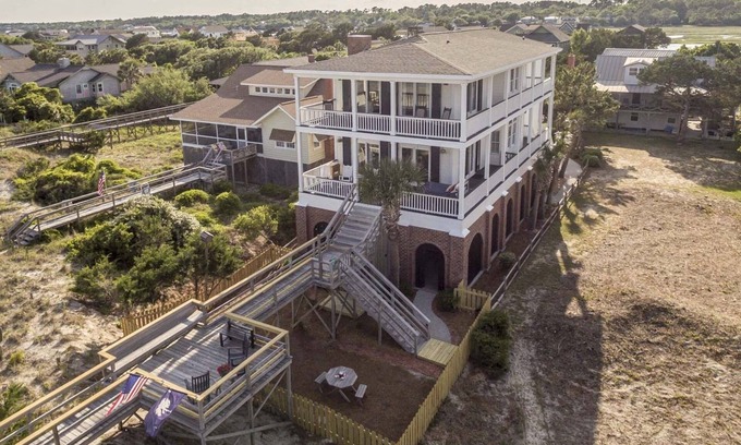 Pawleys Island House | OCEANFRONT! North End with shared creek dock! Family friendly, 5Br -5.5 b
