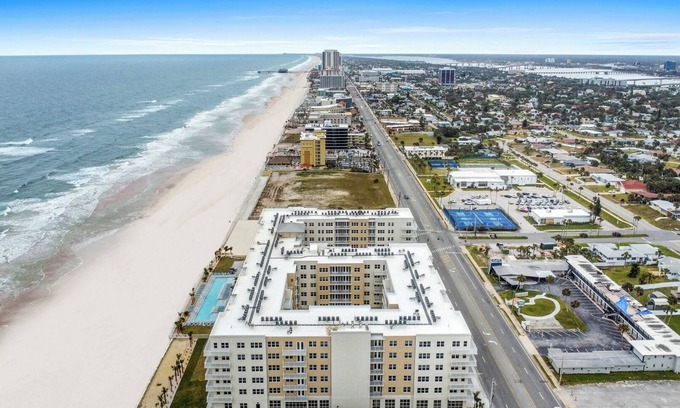 Daytona Beach Condo | Oceanfront Oasis Daytona Beach 1BR/1BA - Road View #339