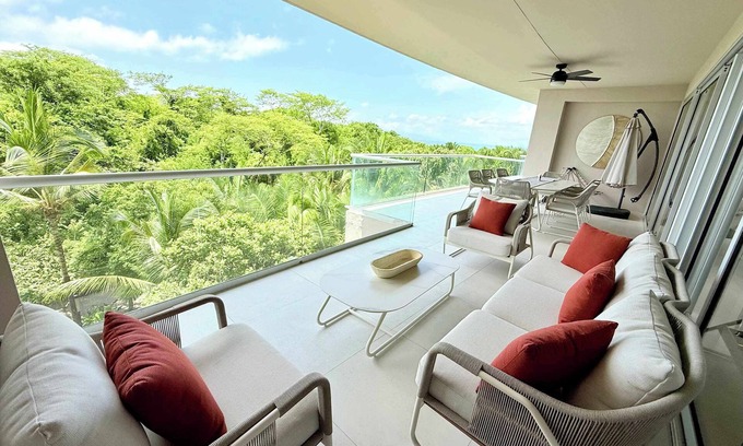 Emiliano Zapata Apartment | Oceanfront Paradise Luxury Apartment with Beach Access & Pool