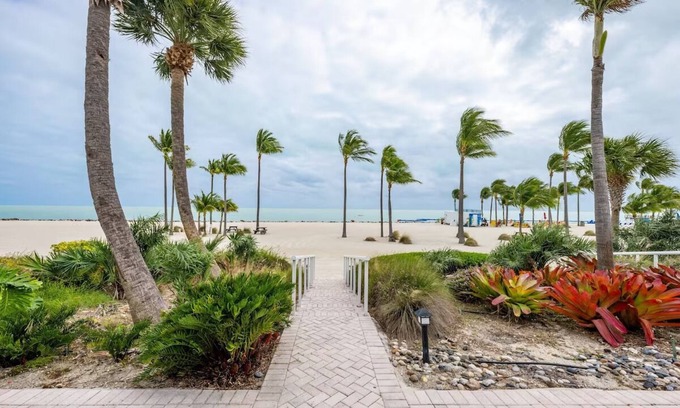 Islamorada House | Oceanfront Paradise Retreat! Outdoor Pool, Pets Allowed, Near Coral Bay Marina