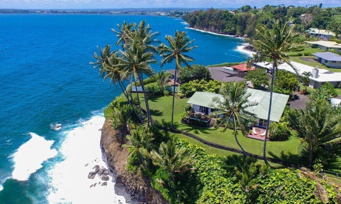 Hilo House | Oceanfront Promontory w/Stunning Views & Luxury Accommodations. Walk to Beach!