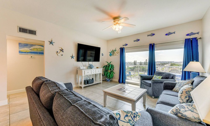 Redington Shores Condo | Oceanfront Redington Shores Retreat: Beach Access!