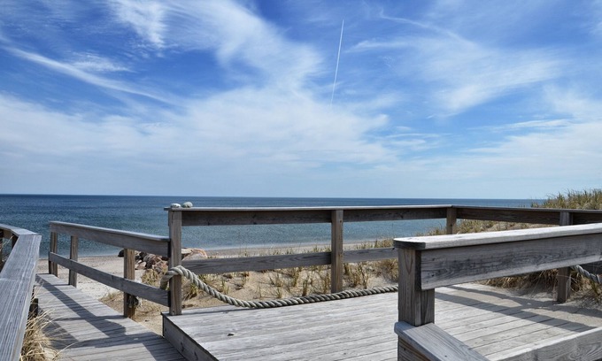 East Sandwich Cottage | Oceanfront - Spring Hill Beach - Sleeps 6