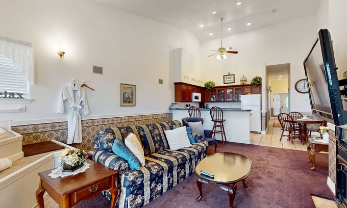 Ocean Shores Condo | Oceanfront suite w/deck, beach view, fireplace & jetted tub