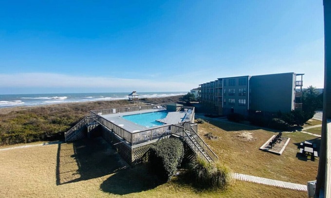 Duck Apartment | Oceanfront SunSational Setting2 In heart of Duck