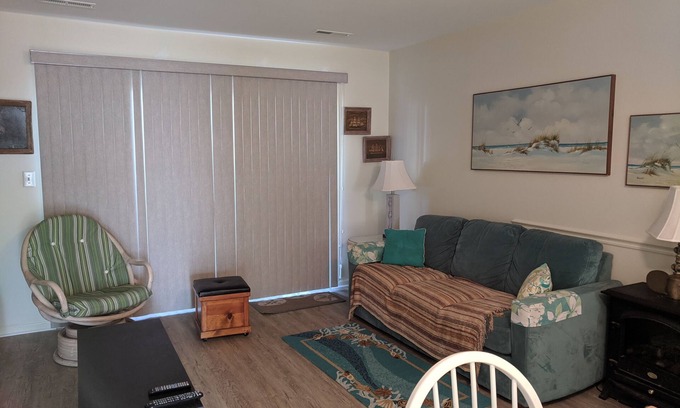 Pine Knoll Shores Condo | Oceanfront Townhouse Condominium
