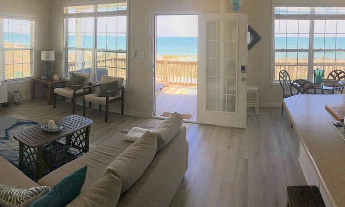 McCutcheon Field House | OCEANFRONT, Chic Décor, Private Beach Access!