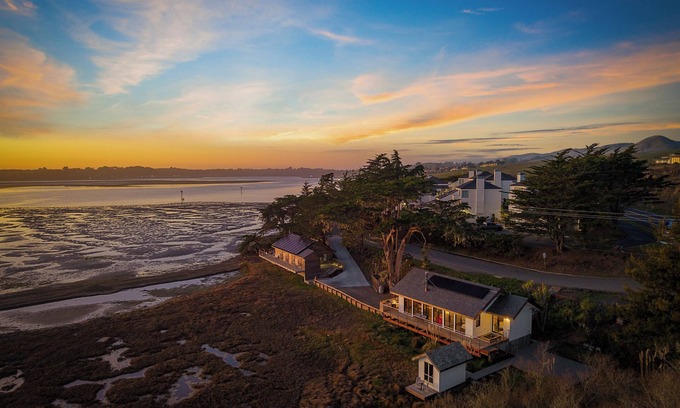 Bodega Bay House | Oceanfront Zen Hot Tub Fireplace Fast Wi-Fi