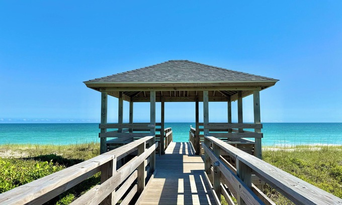 Atlantic Beach Condo | OCEANSIDE COMMUNITY Private Beach Access Pool WiFi Kitchen BBQ Grill