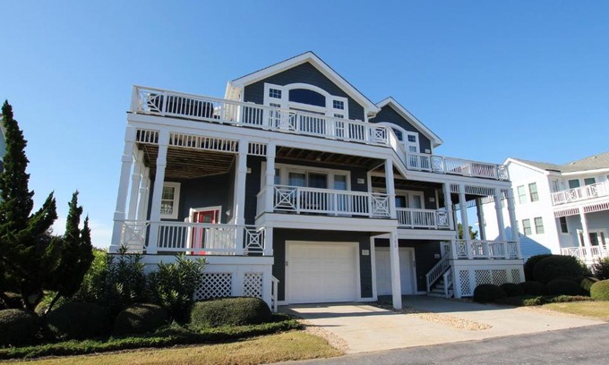 Buck Island House | Oceanside, Dogs Welcome, Hot Tub, Close to Shopping, BU13A, Tropical Dreams A