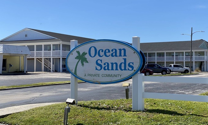Atlantic Beach Apartment | Oceanside Getaway Studio Kitchen Pool WiFi