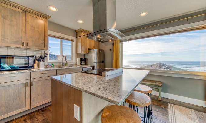 Oceanside Condo | Oceanside Inn #6 - Mid Rock Overlook
