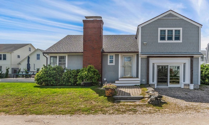 Rye House | Oceanside! Listen to the waves! Labor Day week Avail! Great week at Beach!