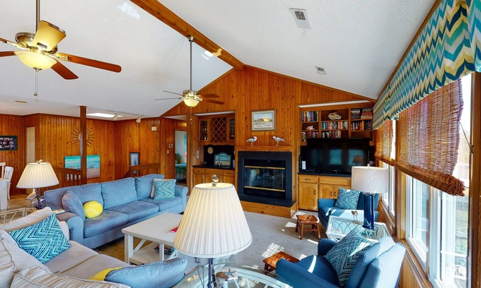 Sandbridge House | Oceanside retreat with private tennis/pickleball court, easy beach access & AC