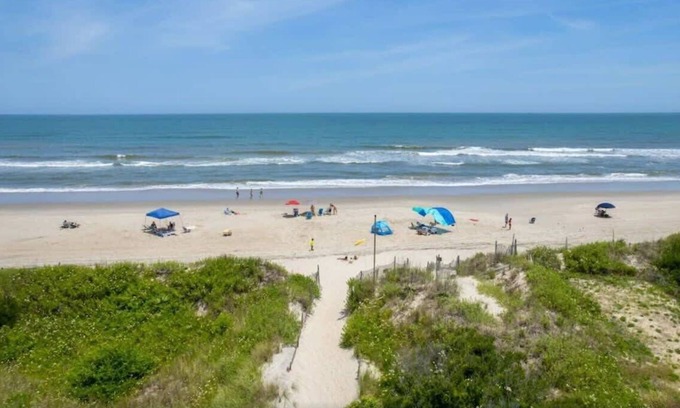 Corolla Village House | Oceanside/Walk2Beach/HeatedPool/Hot Tub/Pool Table