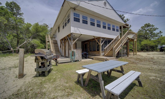 Carova Beach House | Oceanside, Wild Horses, 4x4 area, Secluded, 4x2330, Wild Horse Landing