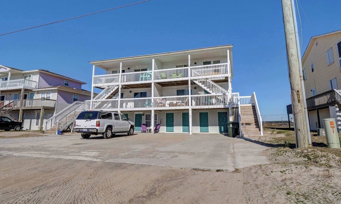 North Topsail Beach Condo | Oceanview 2BR Condo Steps to Beach