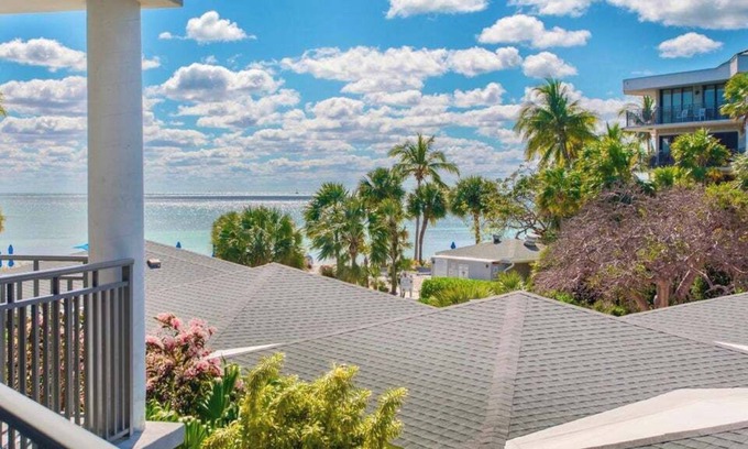 Key West Condo | Oceanview at 1800 Atlantic, short walk to Smathers Beach wish Island Paradise