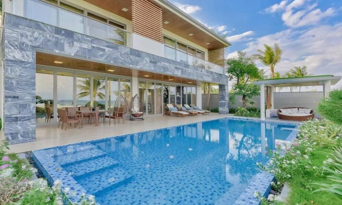 Ngu Hanh Son House | Oceanview Beachfront Villa With Pool & Garden