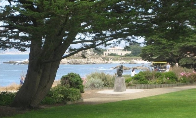 Pacific Grove Condo | Oceanview Designer Beach House 2 Free Movie Passes license #0366