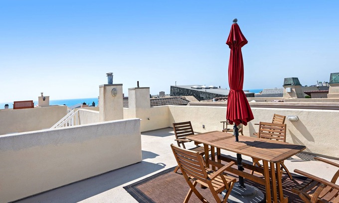 Hollywood Beach House | Oceanview home with rooftop deck and game room - dog-friendly