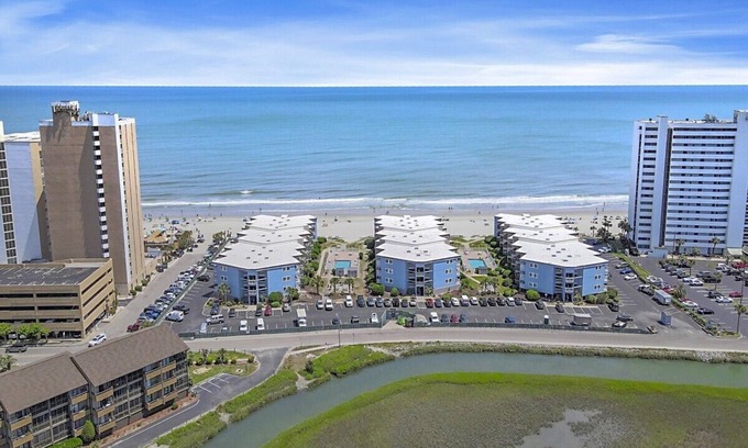 The Dunes Condo | Oceanview Oasis: Steps from the Beach – Cozy 2BR/2BA Myrtle Beach Condo