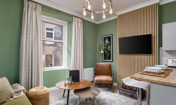 Stirling Apartment | Ochill View Apartment by Stirling Train Station