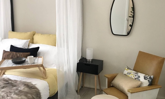 Wayville Apartment | Ochre Boutique Apartment- 1 bedroom apartment a short walk to tram stop 1