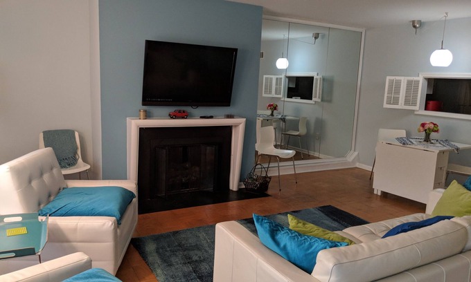 Capitol Hill Apartment | Oct last minute Specials !