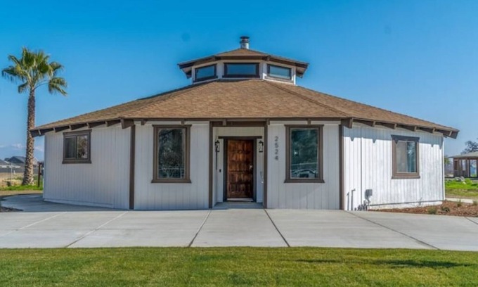 Visalia House | OctaFarmRetreat 🌳 Gateway To Sequoia Natl Park 🏔