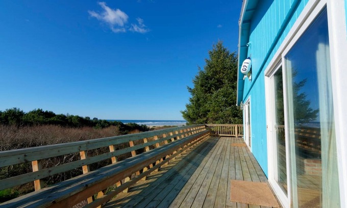 Rockaway Beach House | Octalope 6Bd/4Ba Oceanfront, Hot tub, Arcade, Deck