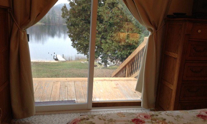 Central Lake House | October dates for fall colors open@Lake Home: Country Living w/Modern Comforts!