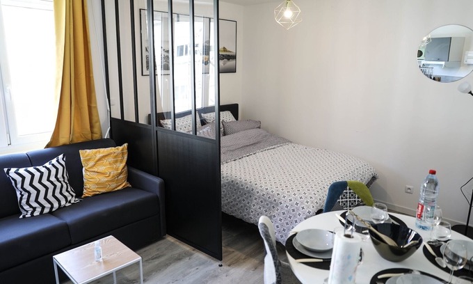Brequerecque Apartment | 🔆Odelys Confort🔆1st floor -Old town residence
