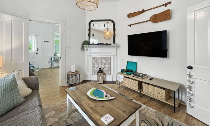 Brunswick House | Odie's Oasis | Historic Downtown Home | Pet Friendly | Fenced Yard | Near Shops | New Patio