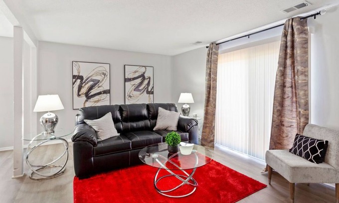 Southmoreland Apartment | ❤️ of Old Westport ⭐️1GB WiFi⭐️Dedicated Workspace⭐️AC