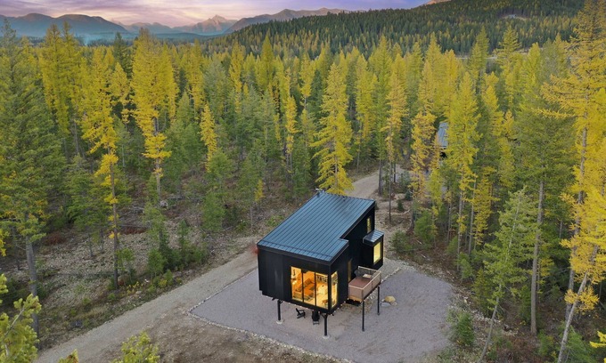 Columbia Falls House | Off Grid Stays 'The Box' #3