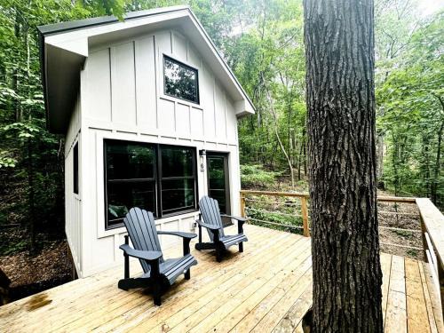 Groveoak House | Off-grid Tree House Suitable for Four in Alabama