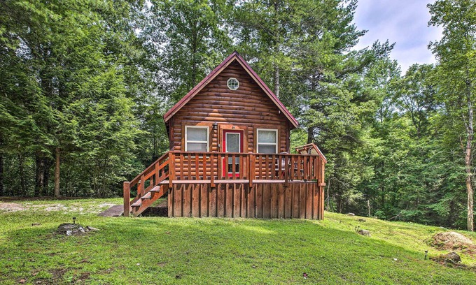 Saint Helens Apartment | Off-the-Grid Cabin Living in Red River Gorge!