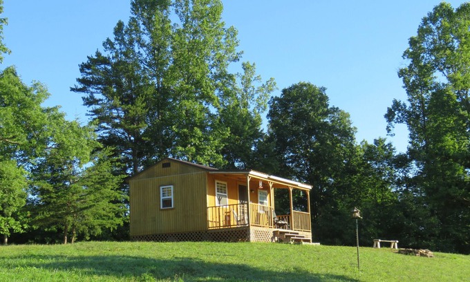 East Bernstadt Cabin | Off The Grid Camping Cabin: Private, Beautiful Views!