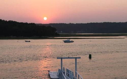 Gloucester House | OFFICIAL SITE - Buoy 23 Vacation Home Gloucester, MA Deepwater dock