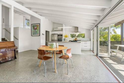 Onetangi House | Oh My Onetangi