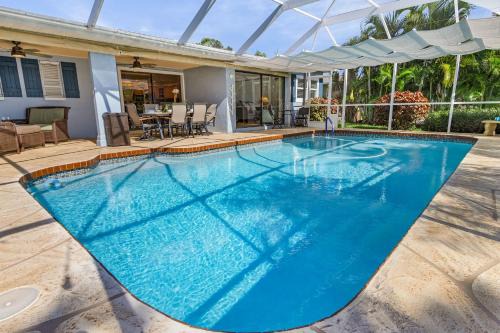 Caloosahatchee House | OH! What a Villa - Sunsets, Saltwater Pool, Hot tub, Tiki Hut, Dock - Villa Coastal Cottage- Roelens