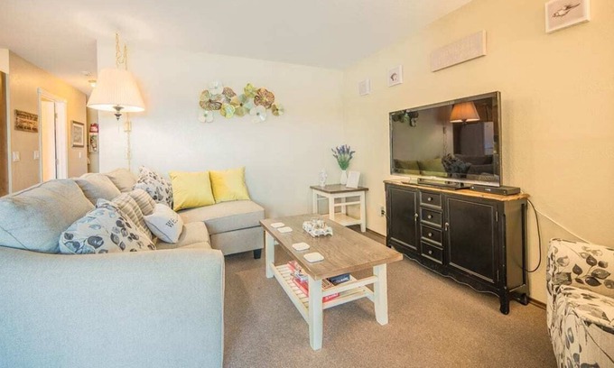 Central Okanagan Condo | Okanagan lake Waterfront 1 Bdrm Condo