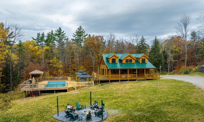 Cavendish Cabin | Okemo Oasis - Cabin: Hot Tub, Fire Pit, Pool Table, Shuffleboard Table, Sledding