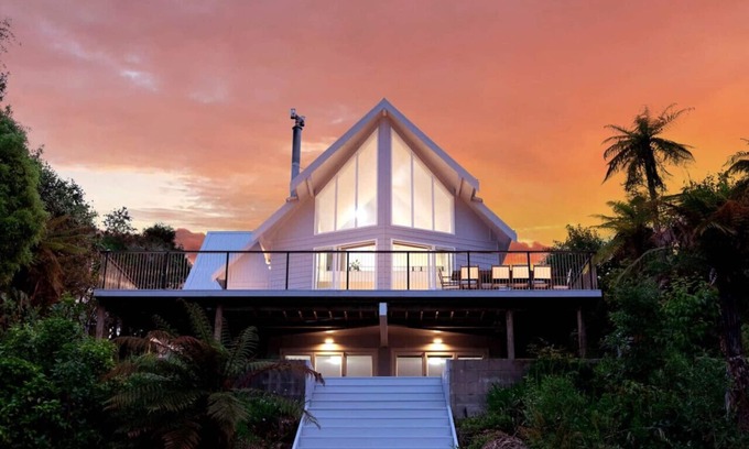 Okere Falls House | Okere Lakehouse Retreat