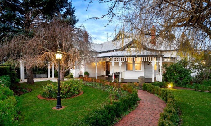 Hepburn Springs House | Olcorn House (With Car Parking)