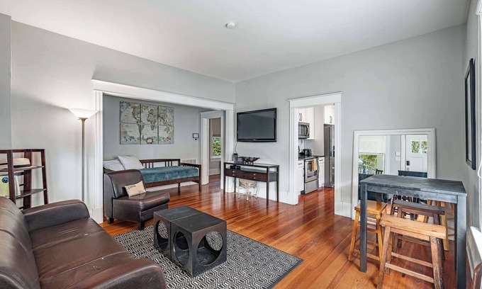 Downtown Historic District Apartment | Old City Charm l Historic l Walk to St George