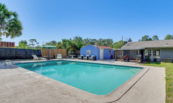 Homosassa House | Old Florida Charm: Homosassa Home w/Lanai!